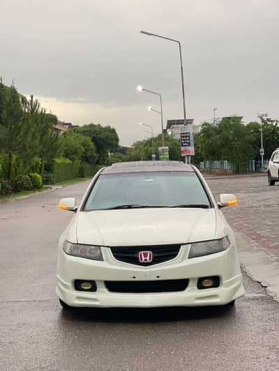 Selling Honda Accord 2003 urgently
