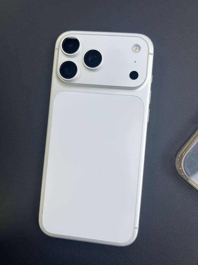 Apple iPhone 17 Pro Max 0