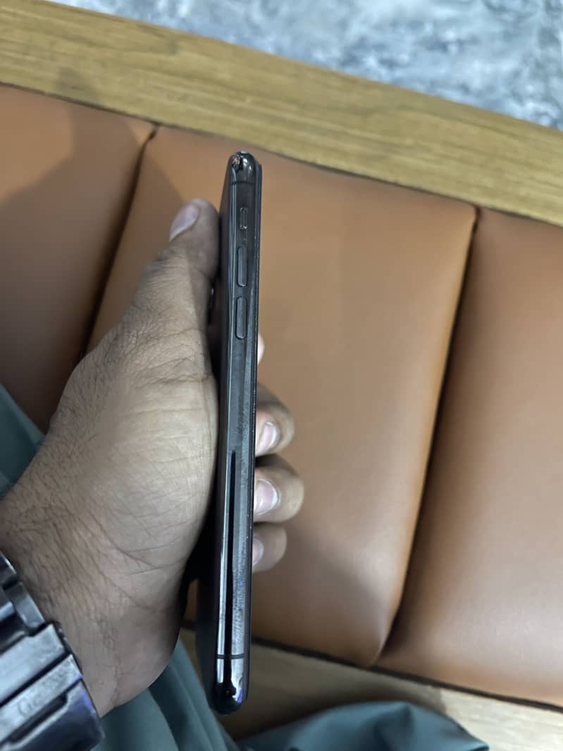 Apple iPhone 11 Pro 2