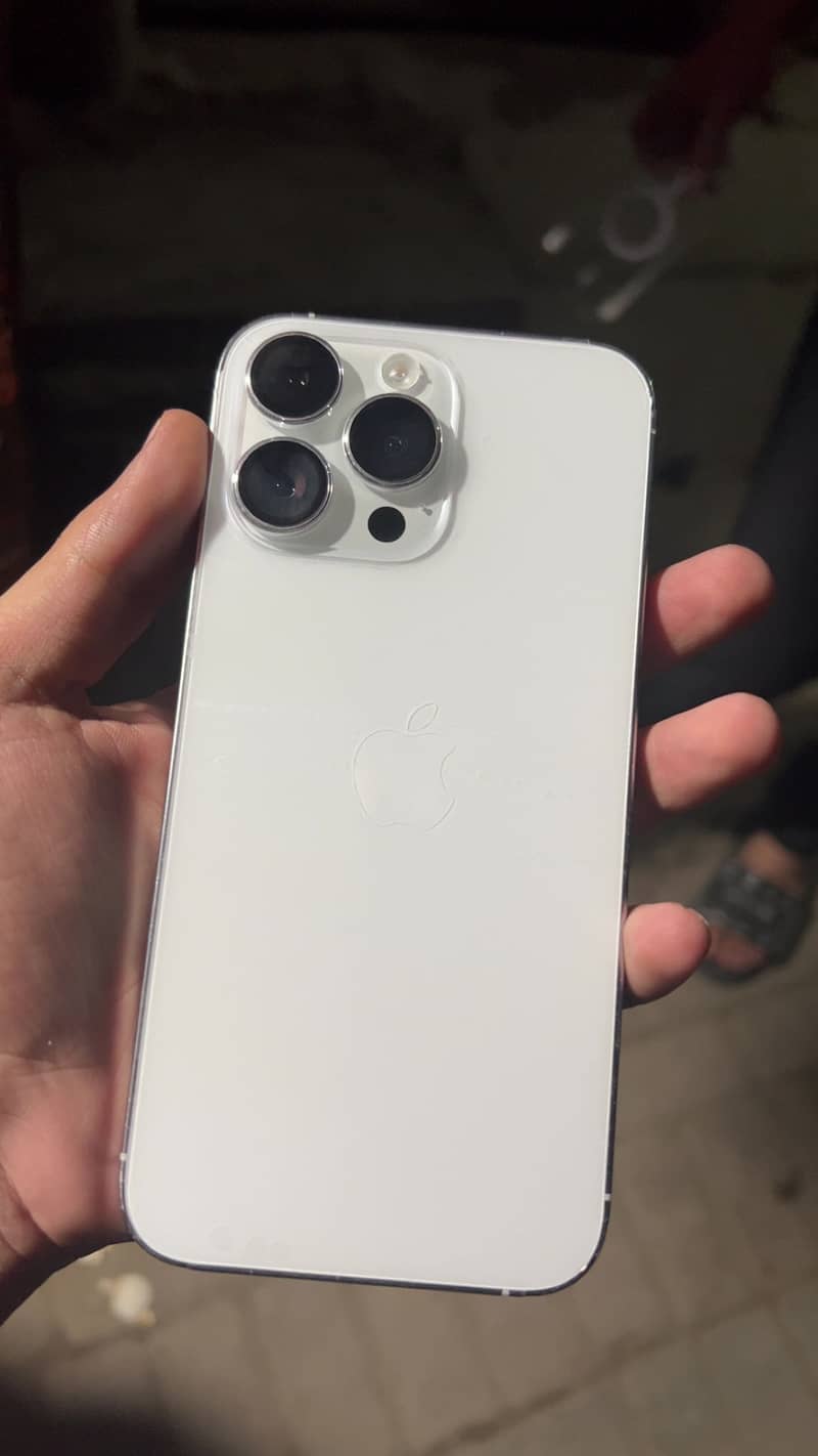 Apple iPhone 14 Pro Max 1