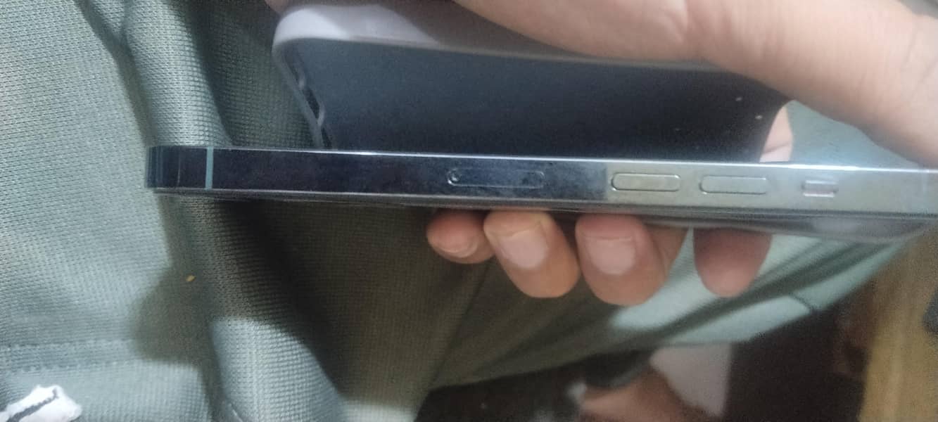 Apple iPhone 13 Pro 2
