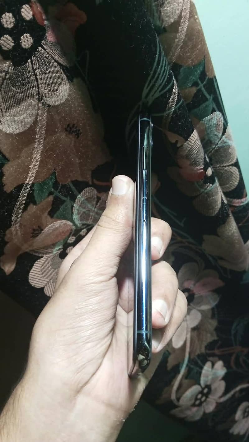 Apple iPhone 11 Pro Max 1