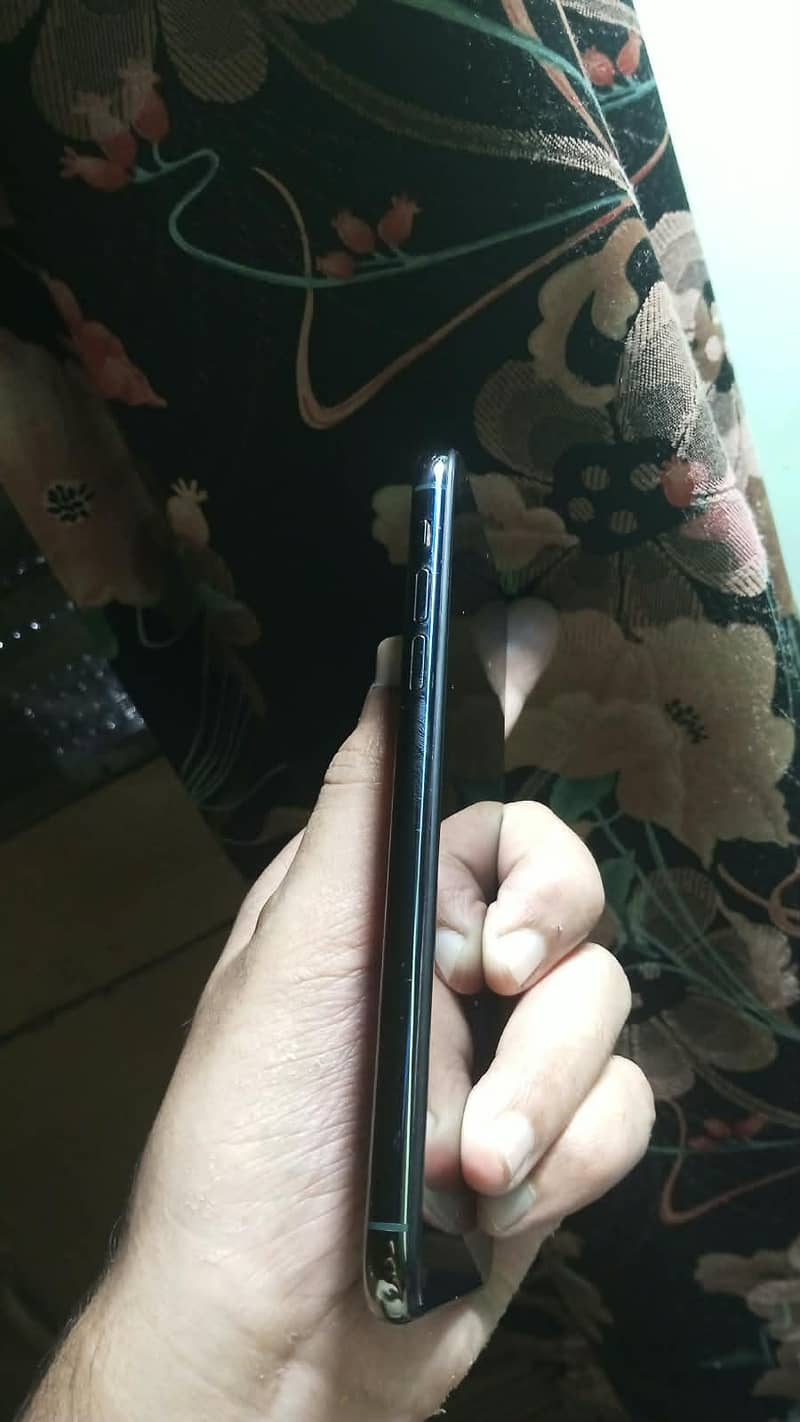 Apple iPhone 11 Pro Max 3