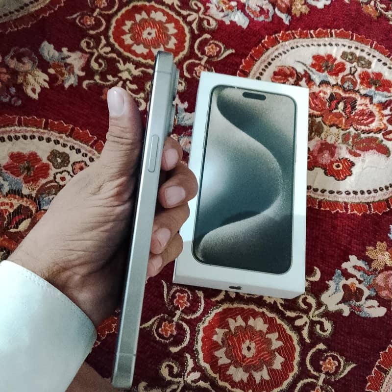 Apple iPhone 15 Pro Max 3
