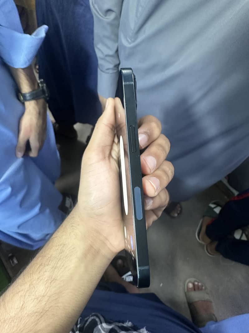 Apple iPhone 13 2
