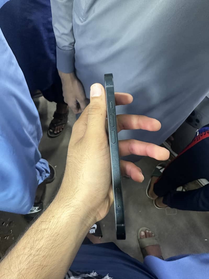 Apple iPhone 13 3