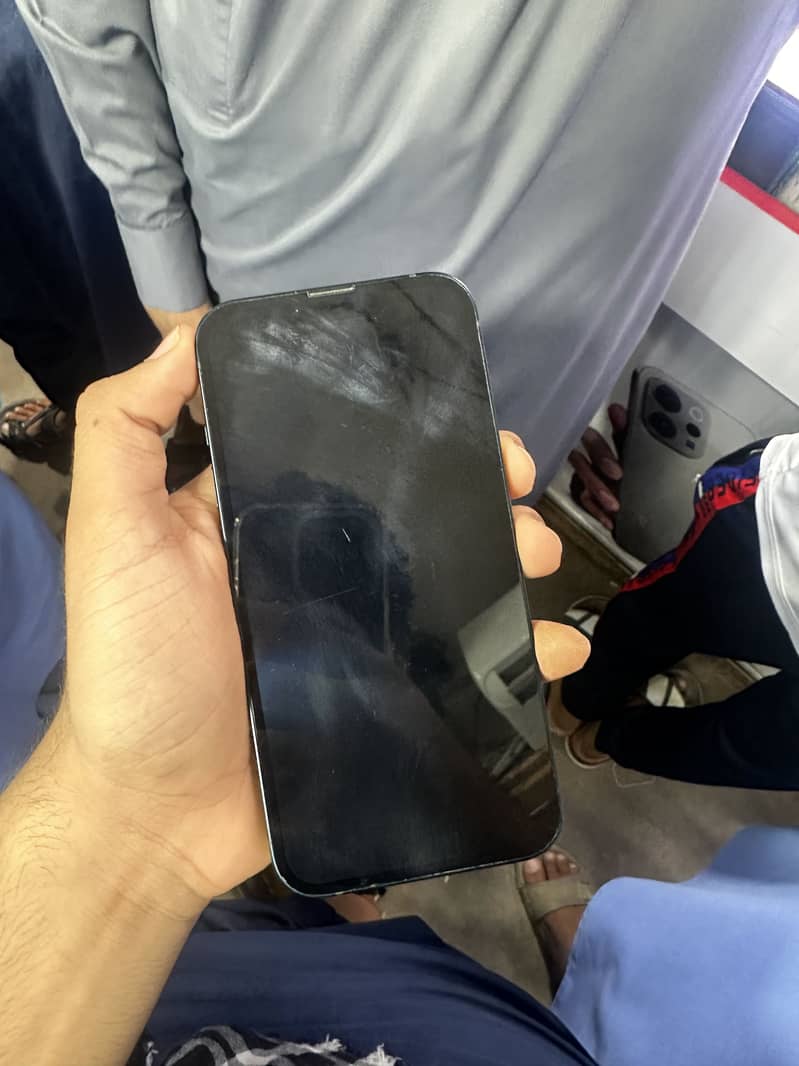 Apple iPhone 13 5