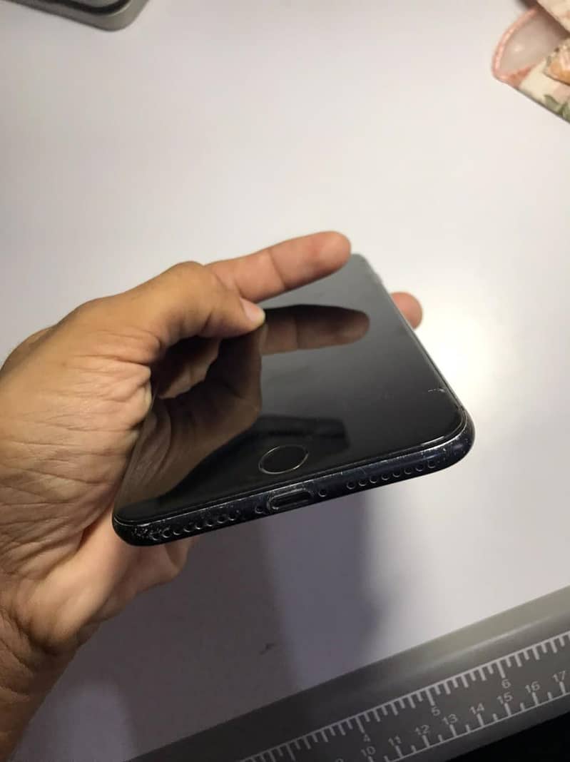 Apple iPhone 7 Plus 4
