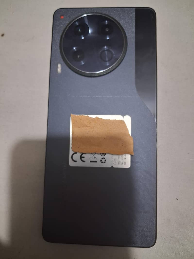 Tecno CAMON 30 0