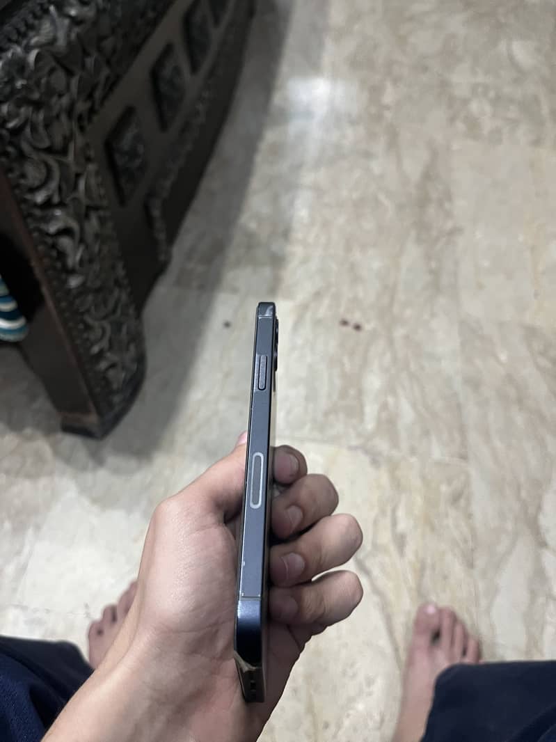 Apple iPhone 12 4