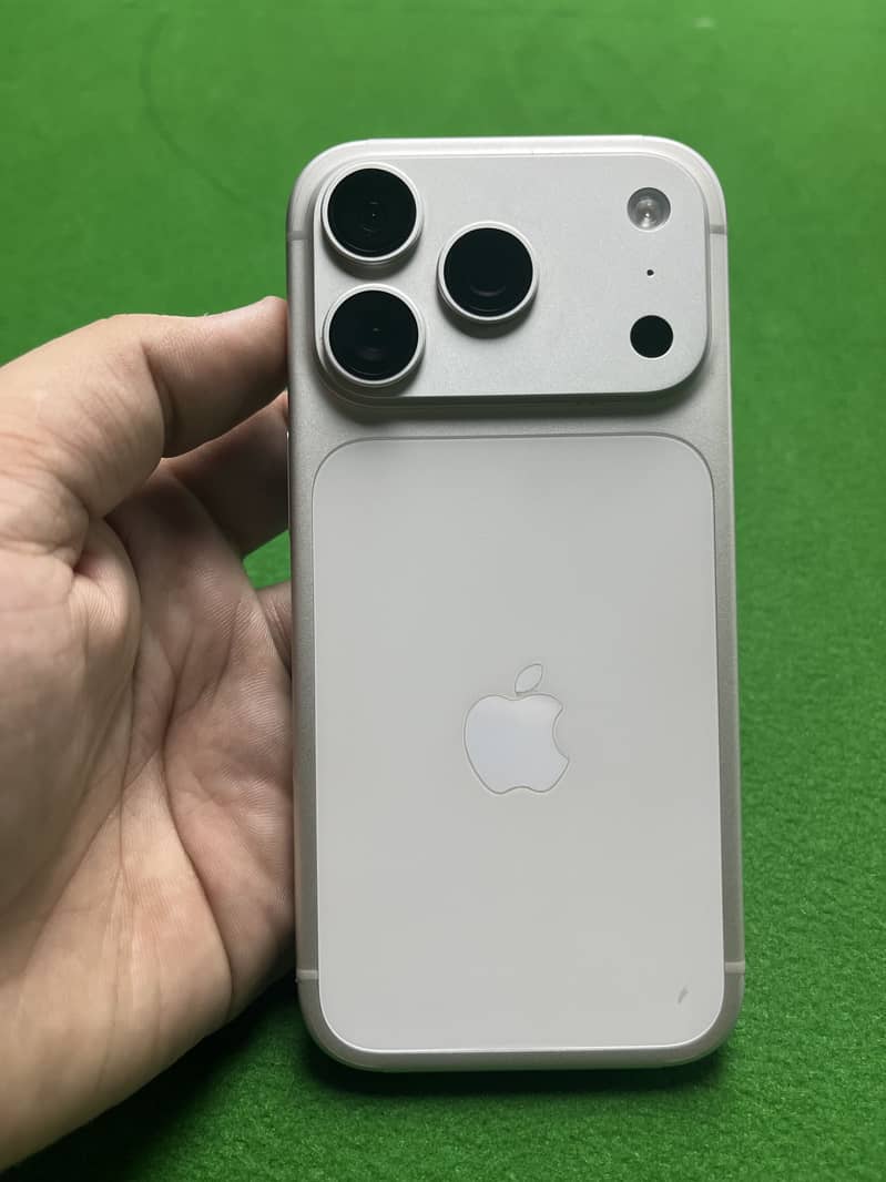 Apple iPhone 17 Pro 0
