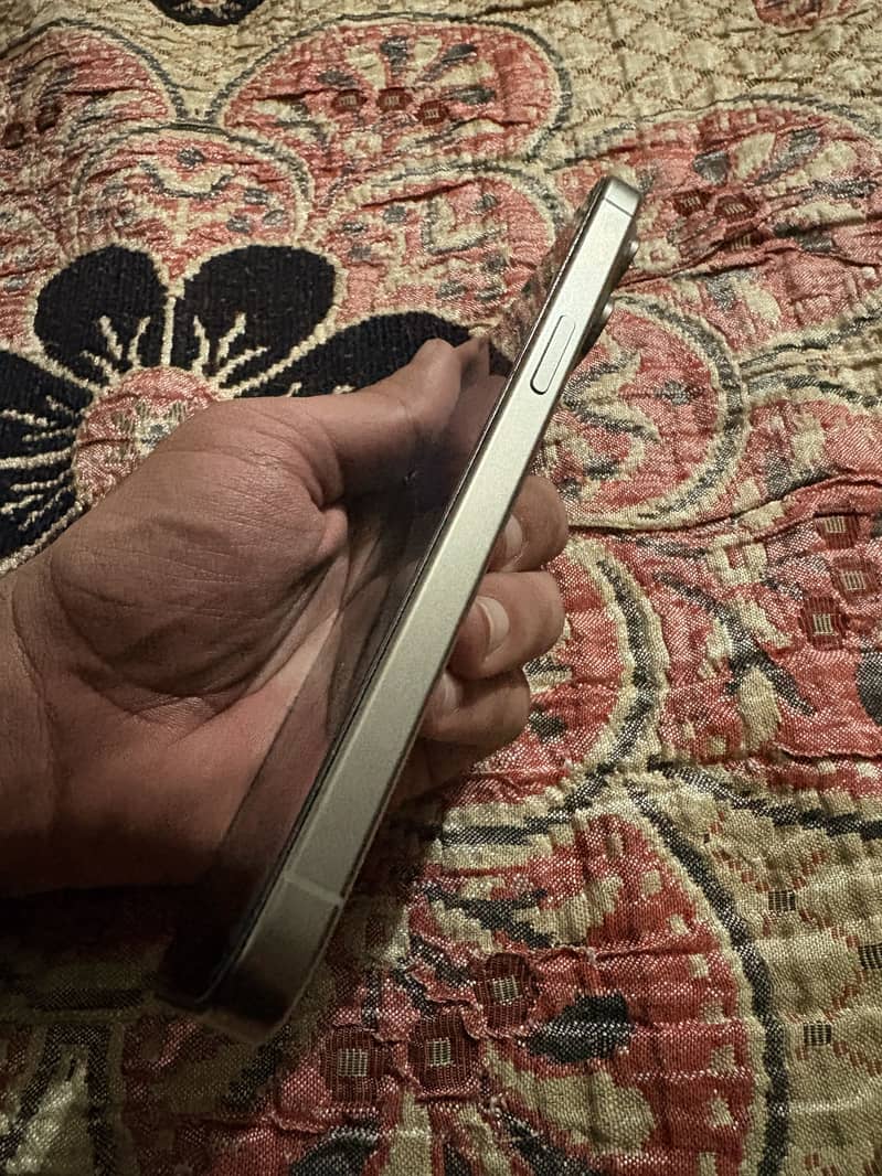 Apple iPhone 15 Pro Max 1