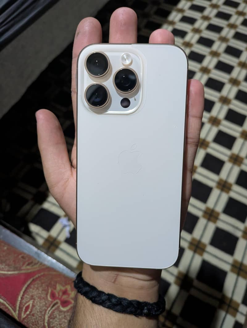 Apple iPhone 16 Pro 0