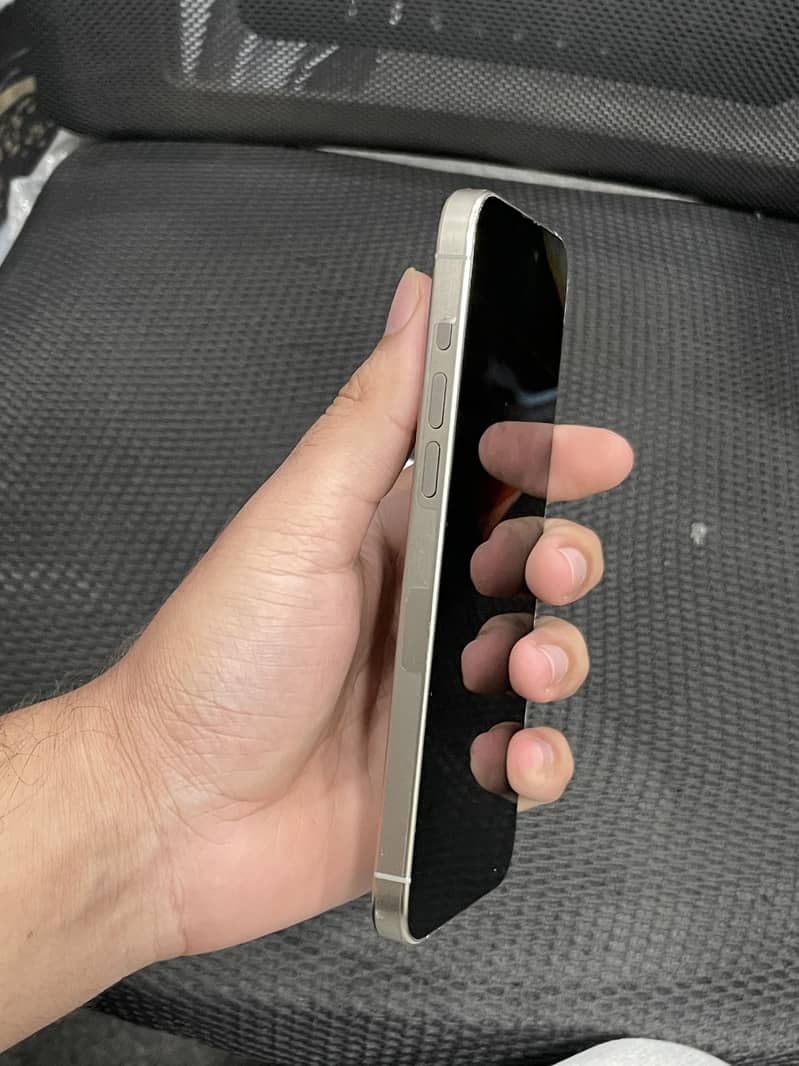 Apple iPhone 15 Pro Max 4