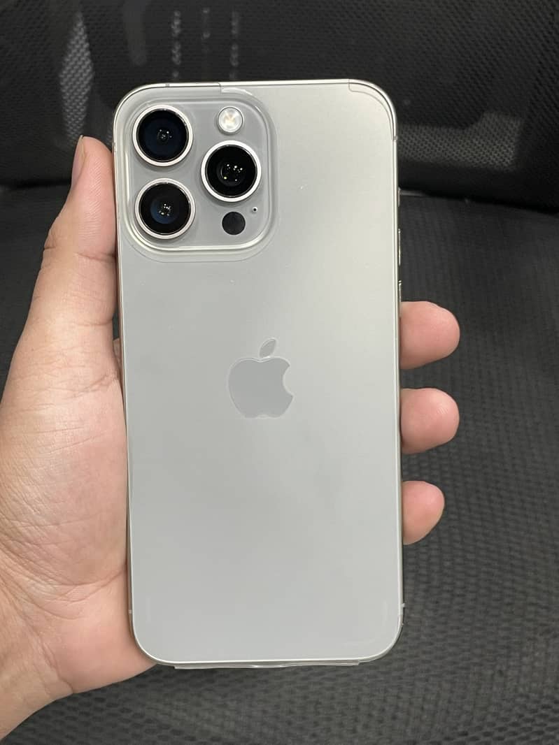 Apple iPhone 15 Pro Max 5