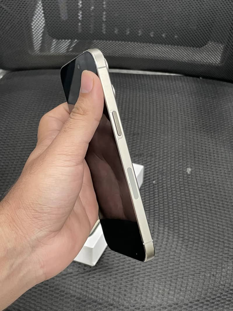 Apple iPhone 15 Pro Max 6