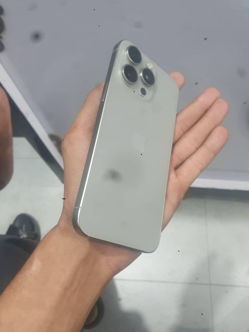 Apple iPhone 15 Pro Max 1