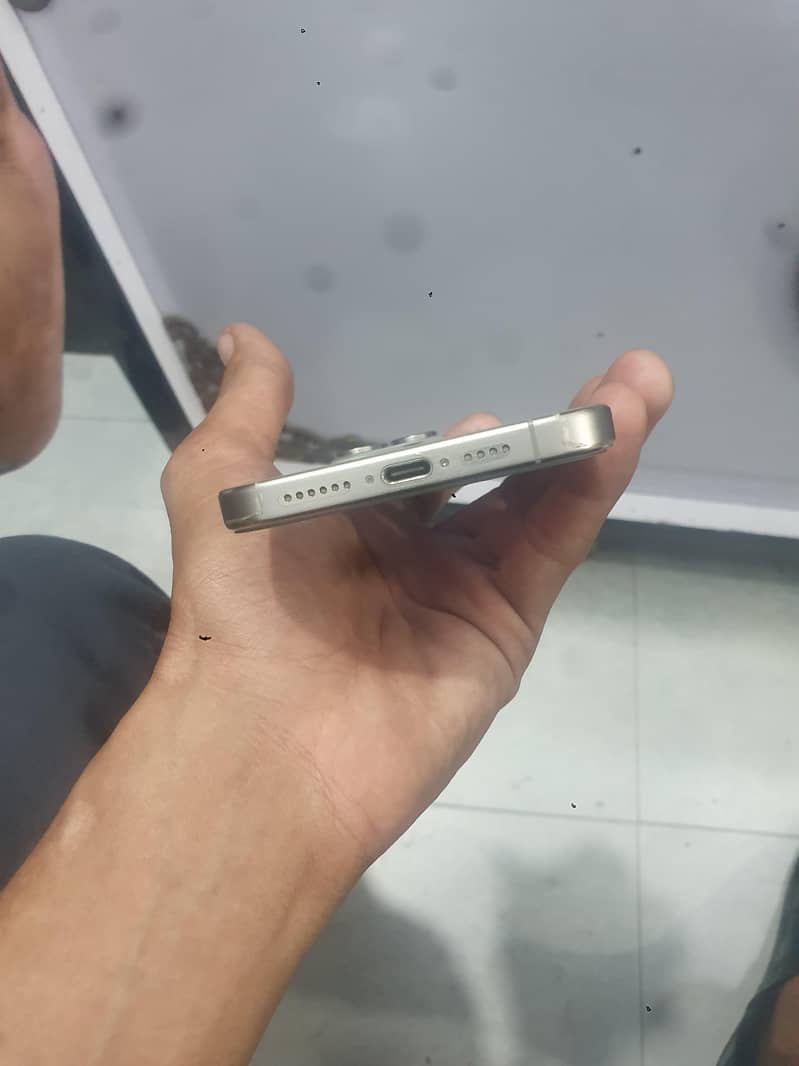 Apple iPhone 15 Pro Max 2