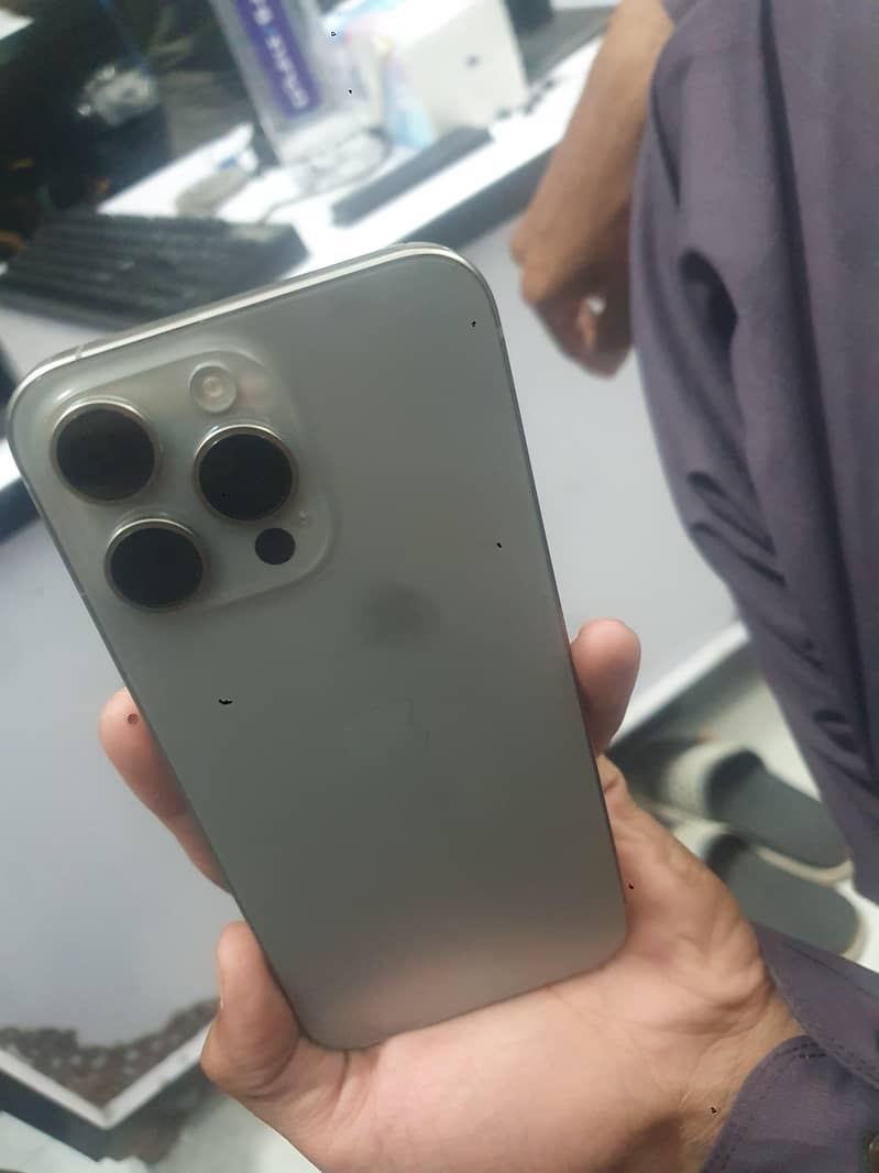 Apple iPhone 15 Pro Max 3
