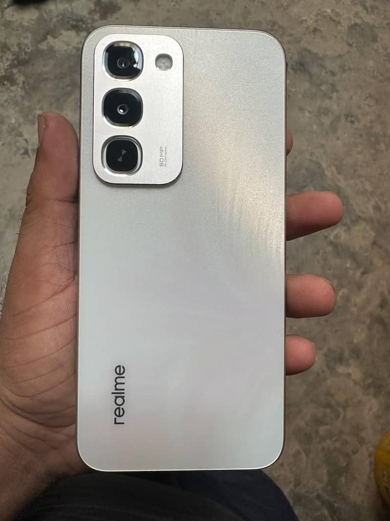 RealMe C100 1