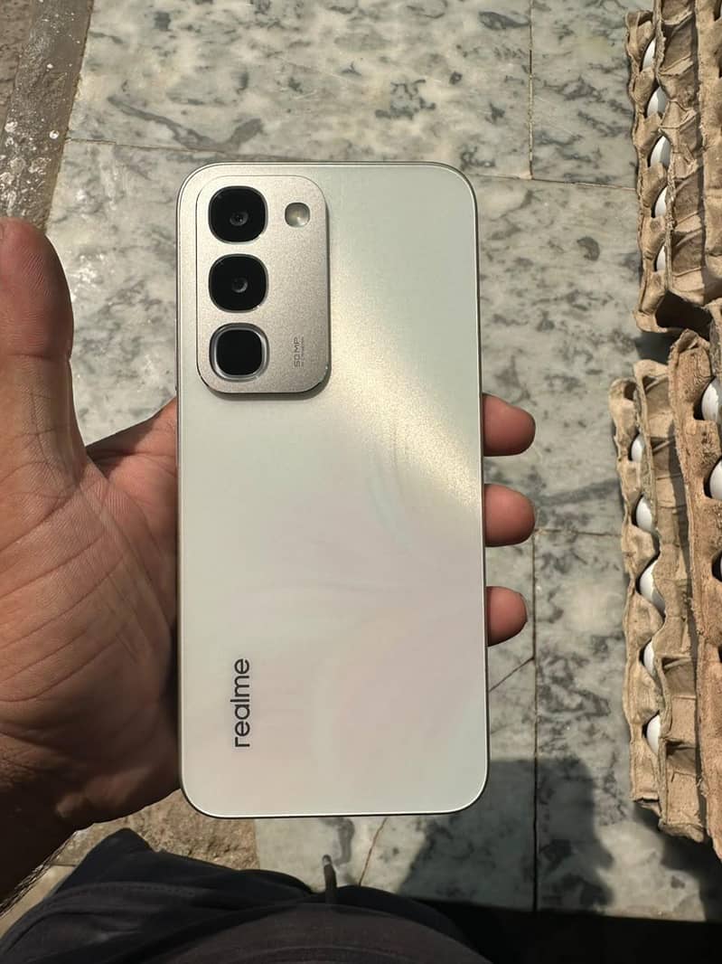 RealMe C100 2