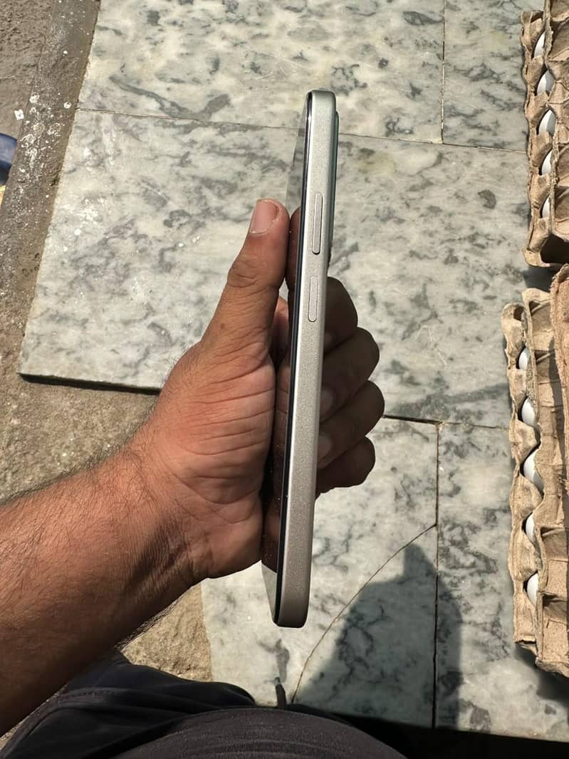 RealMe C100 4