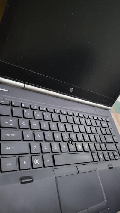HP elitebook 8470p i7 3612qm 4core 8 thread with amd graphic card