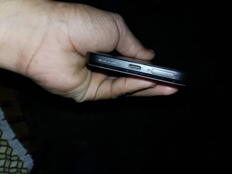 Realme C85 1