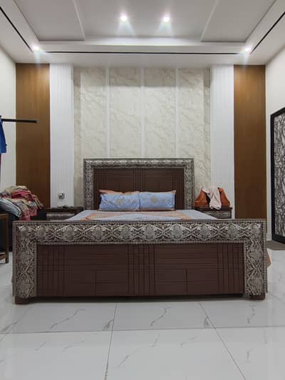 king size wooden bed