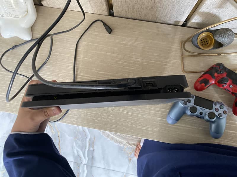 Ps 4 slim 0