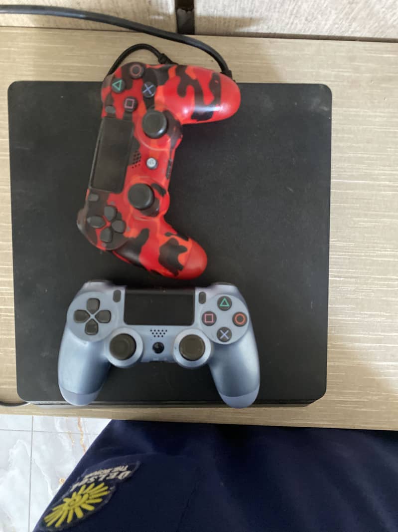 Ps 4 slim 2