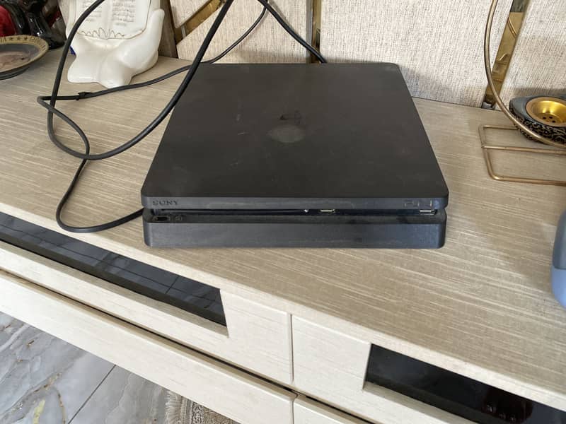 Ps 4 slim 3