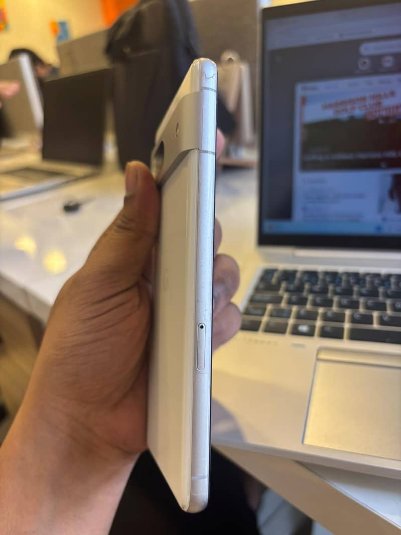 Google Pixel 7 4