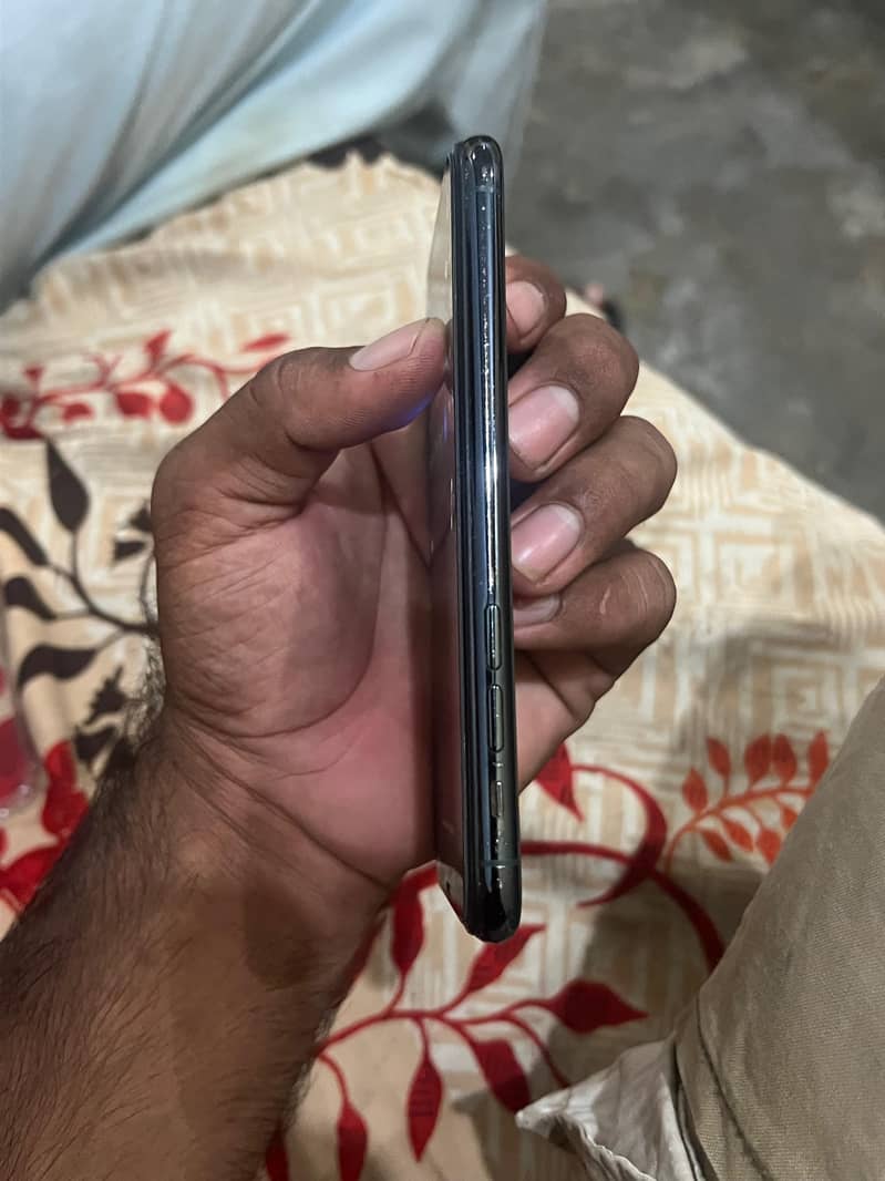 Apple iPhone 11 Pro 1