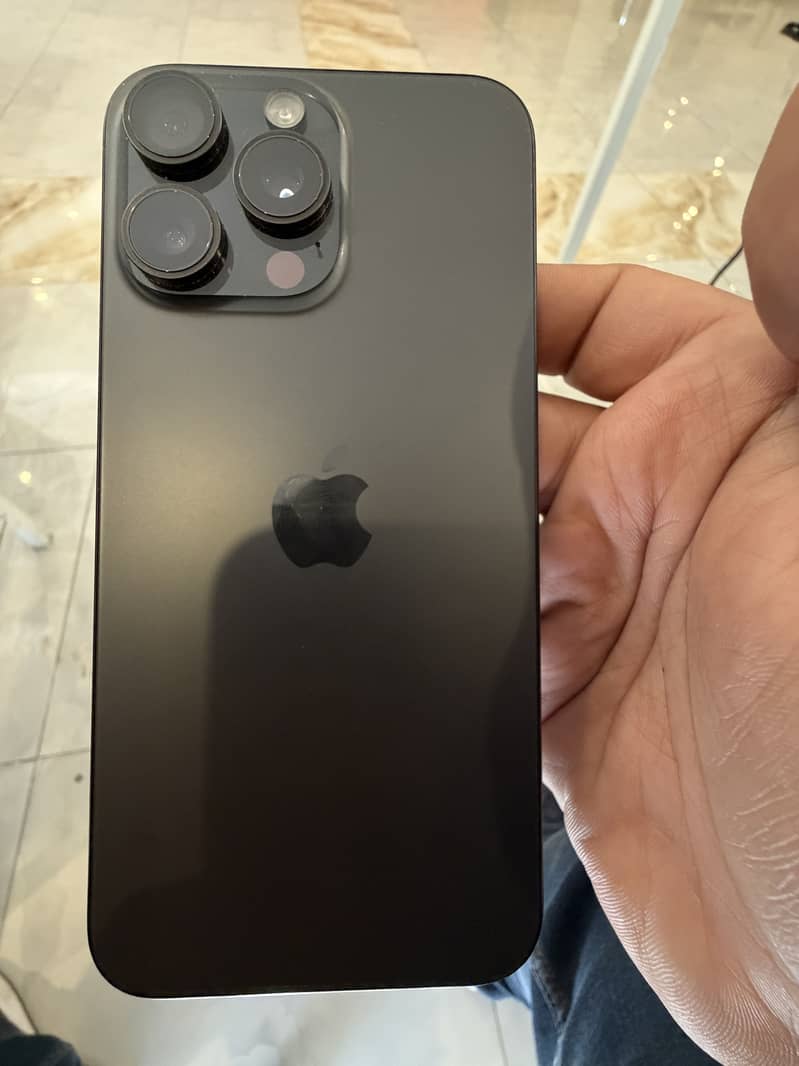 Apple iPhone 15 Pro Max 1