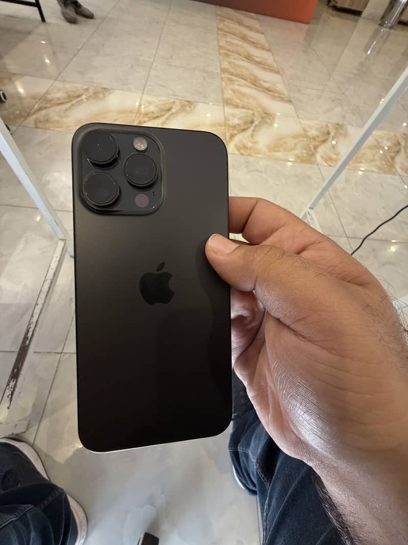 Apple iPhone 15 Pro Max 2