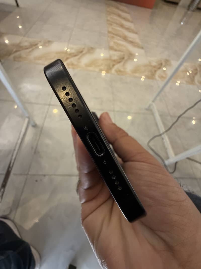 Apple iPhone 15 Pro Max 4