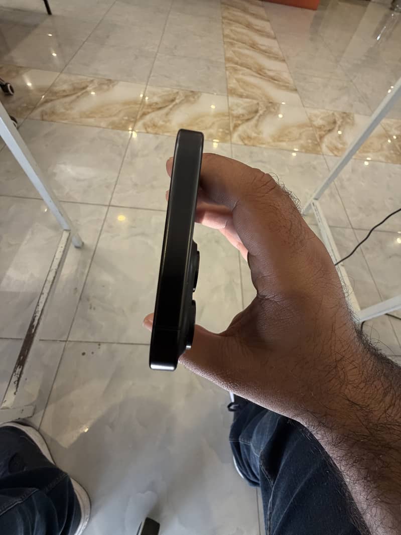Apple iPhone 15 Pro Max 6