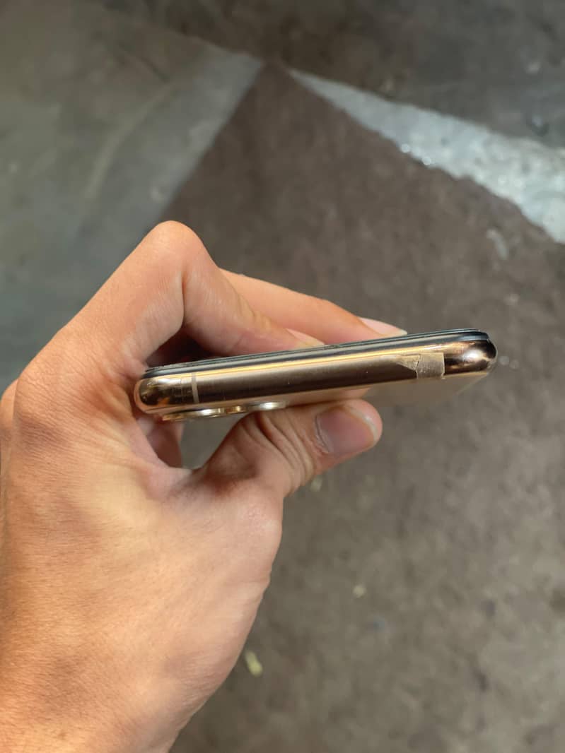Apple iPhone 11 Pro Max 1