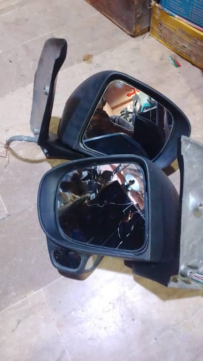 toyota raize ke side mirror hai