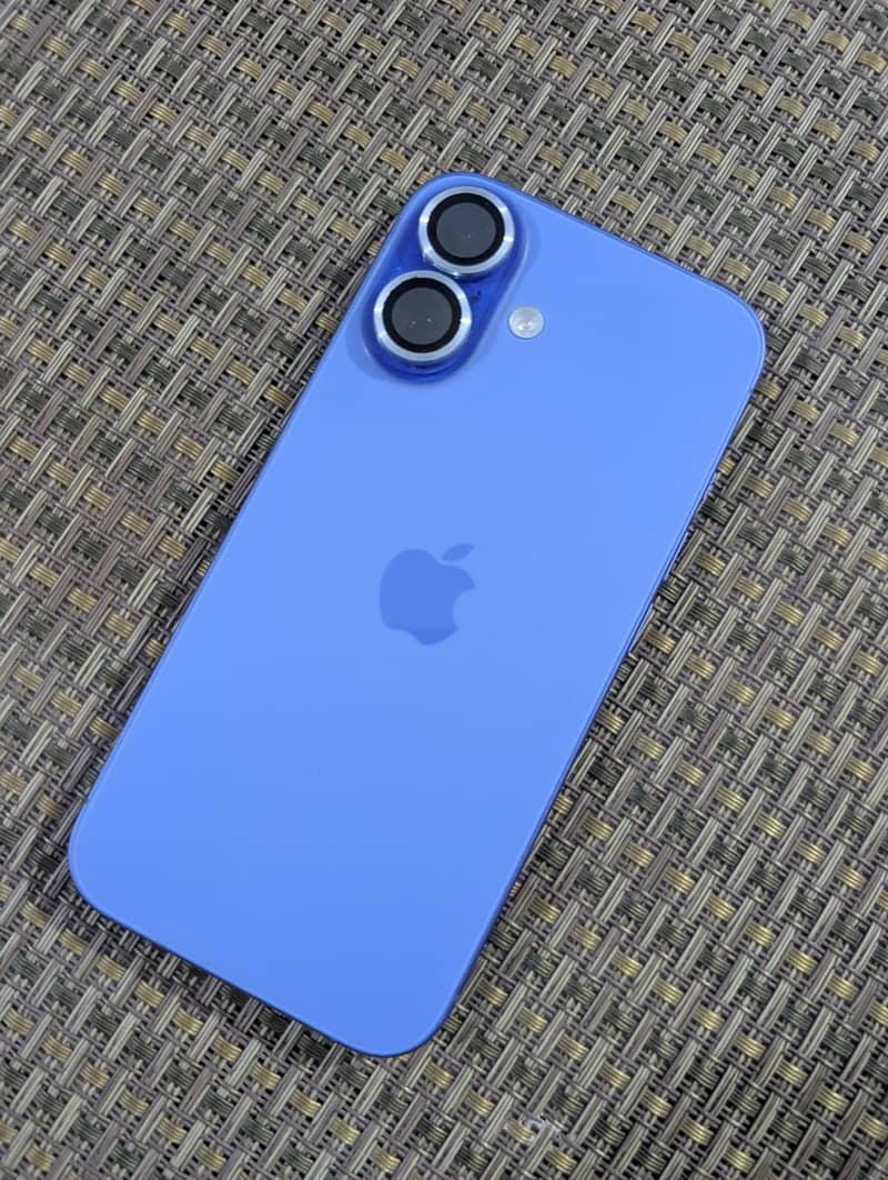 Apple iPhone 16 0