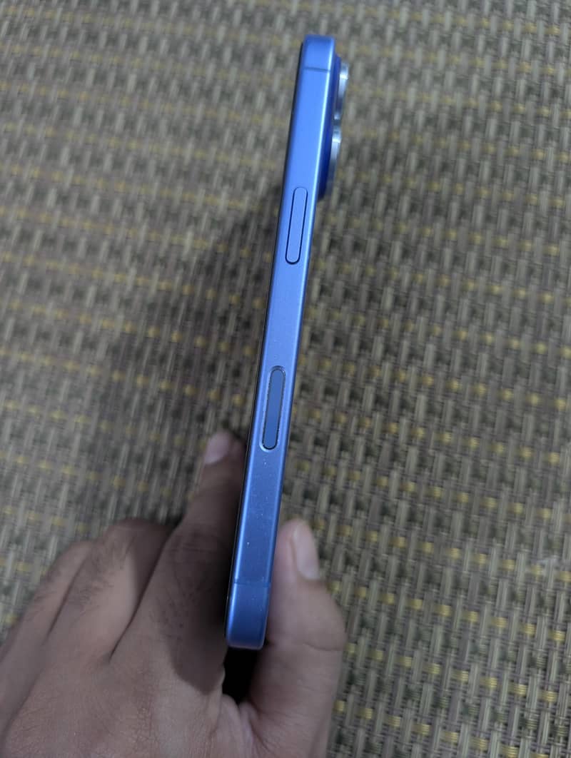 Apple iPhone 16 2