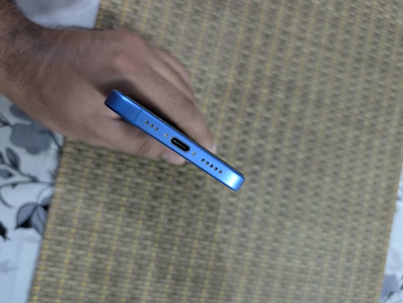 Apple iPhone 16 3