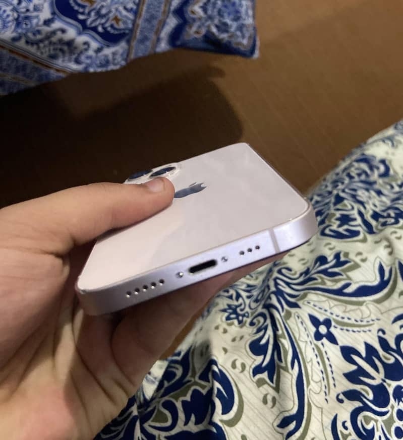 Apple iPhone 13 2