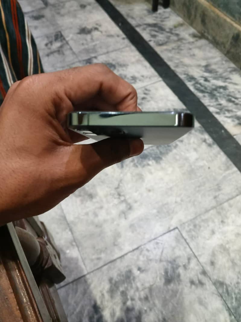 Apple iPhone 12 Pro 2
