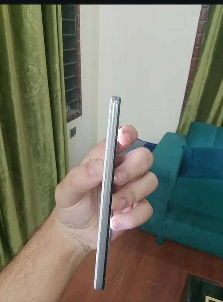 Samsung Mobile A52 1