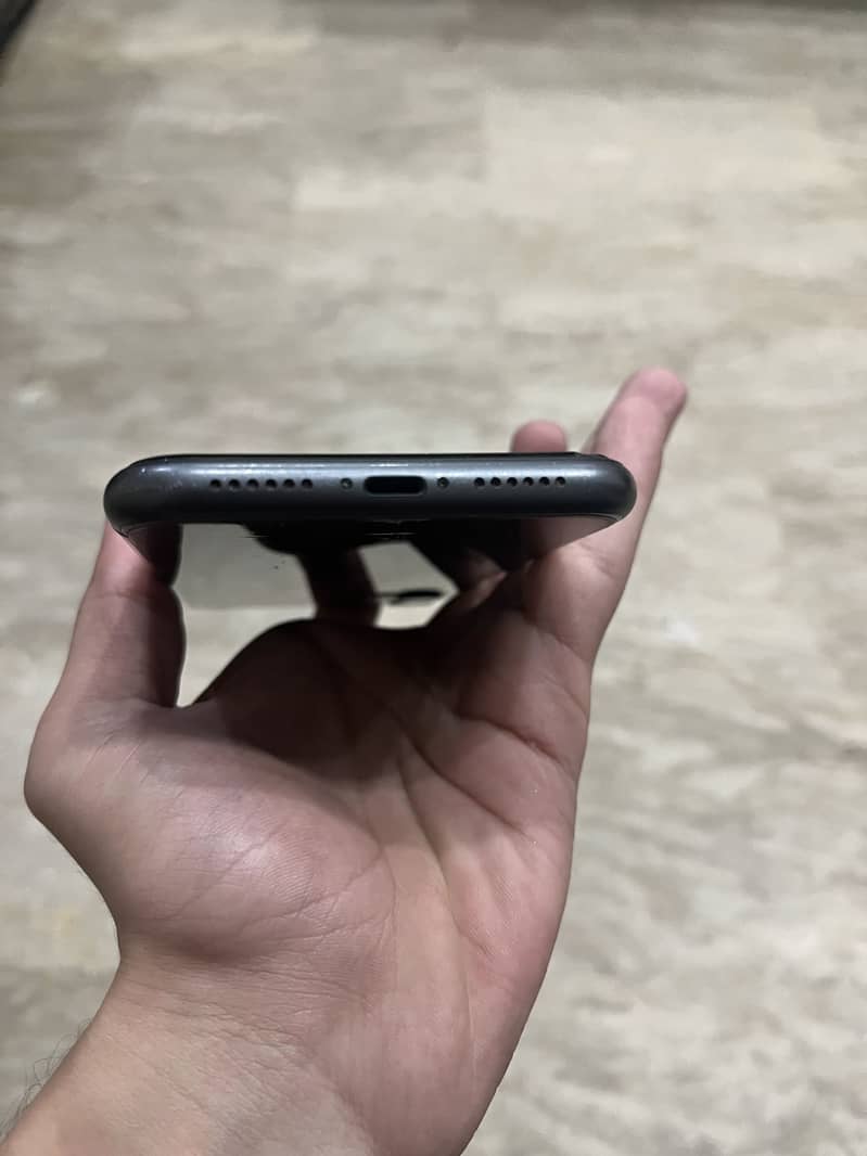 Apple iPhone 11 3