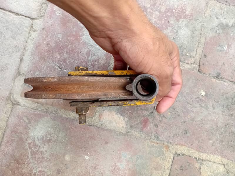 Chest machine roller 1