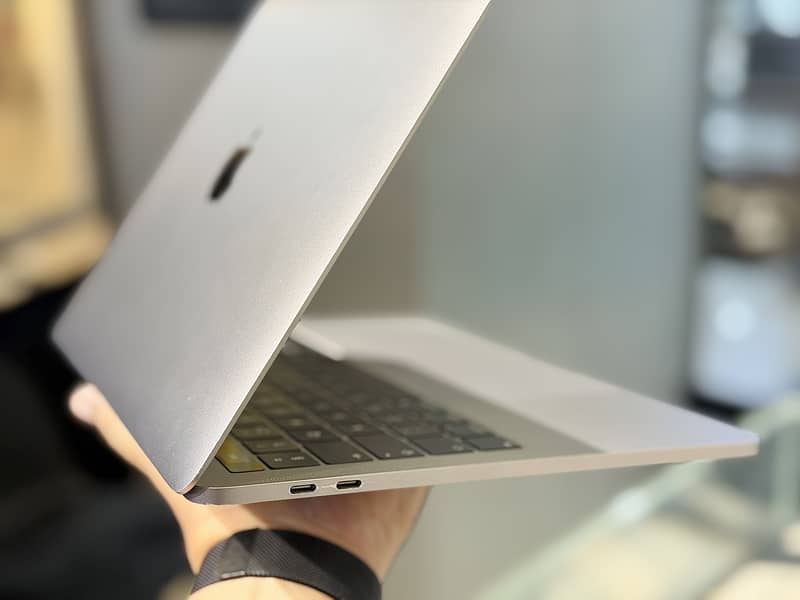 Macbook pro 1