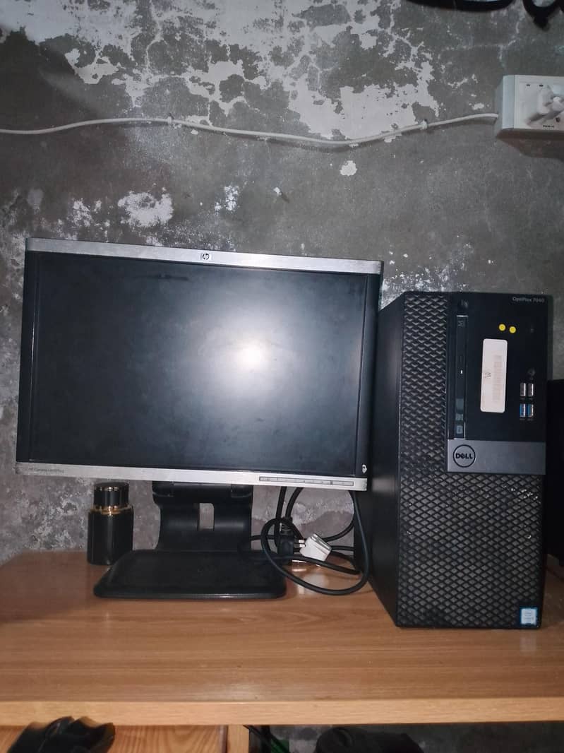 Dell OptiPlex 7040 Core i5 Complete Computer Set 0
